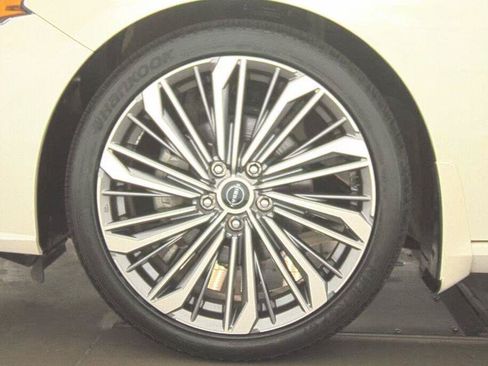 Used 2023 Nissan Altima 2.5 SL FWD image 7
