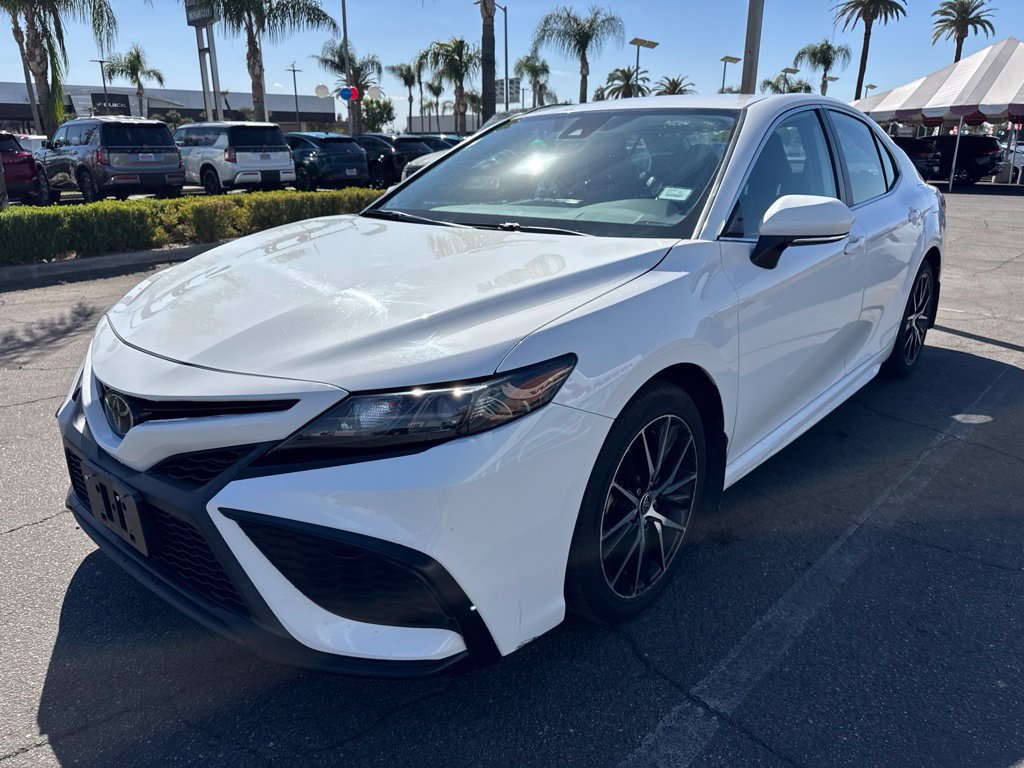 Used 2024 Toyota Camry SE w/ Cold Weather Package FWD image 1