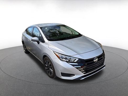Used 2025 Nissan Versa SV image 2