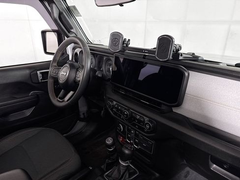 Used 2024 Jeep Wrangler Unlimited AWD/4WD image 27