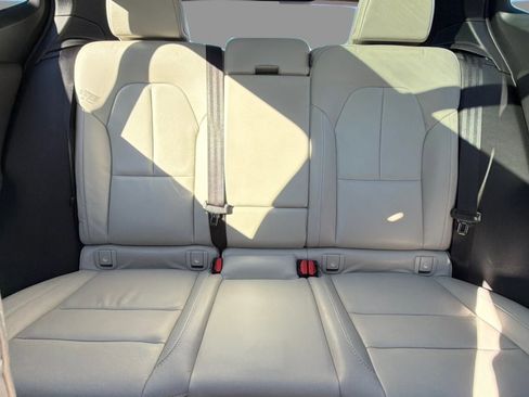 Used 2019 Volvo XC40 T5 Momentum image 14