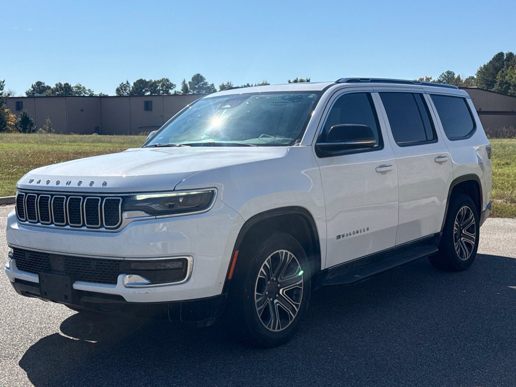 Used 2023 Jeep Wagoneer 4WD w/ Premium Group I image 3