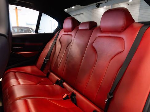 Used 2018 BMW M3 image 21