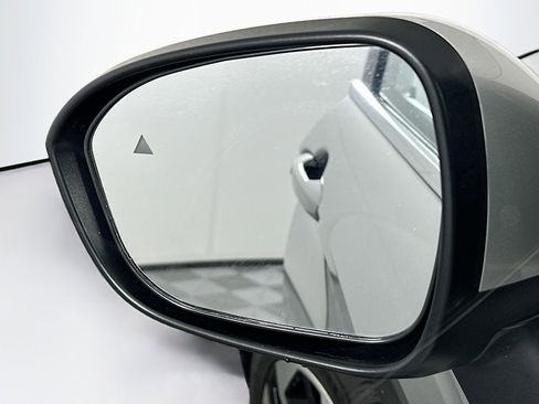 Used 2024 Mitsubishi Outlander SE image 16