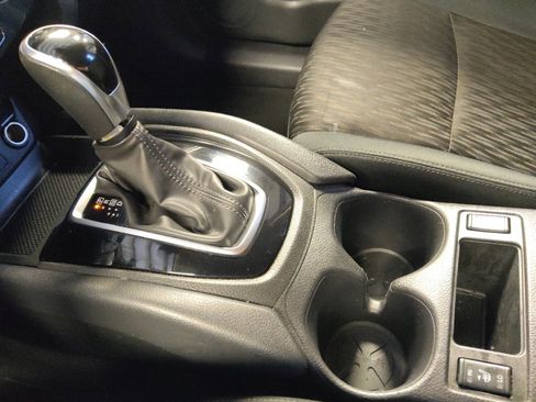 Used 2019 Nissan Rogue SV FWD image 26