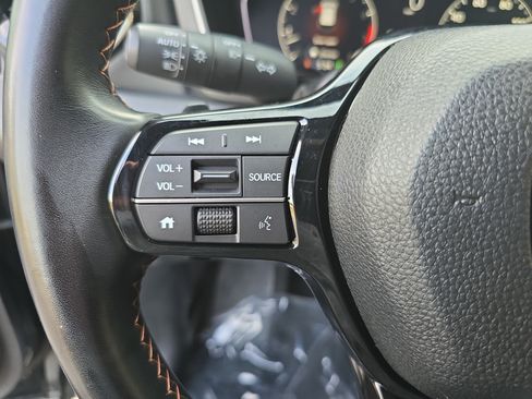 Used 2025 Honda Pilot Sport image 17