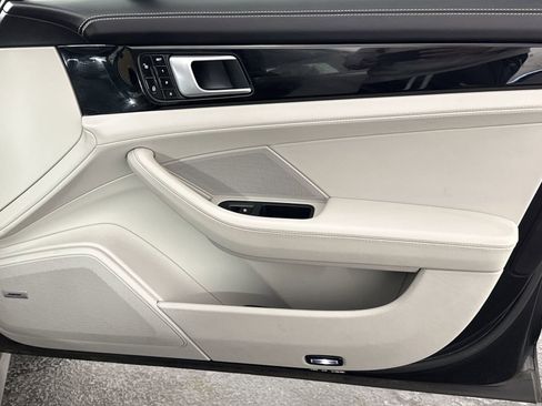 Used 2018 Porsche Panamera 4 image 35