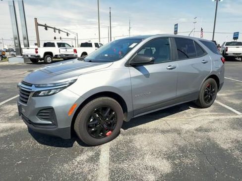 Used 2023 Chevrolet Equinox LS AWD/4WD image 4