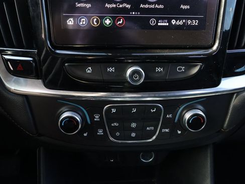 Used 2020 Chevrolet Traverse LT FWD image 24