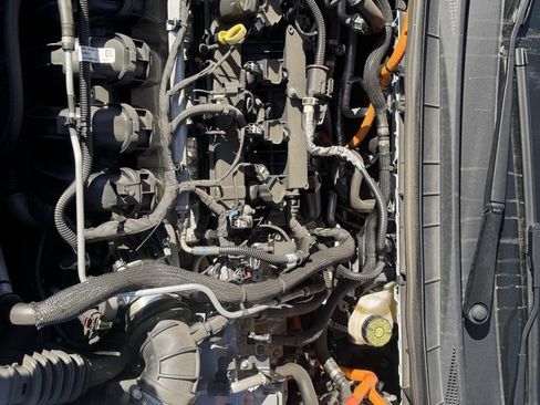 Used 2024 Ford Escape SE image 19