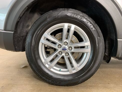 Used 2022 Ford Explorer XLT image 42