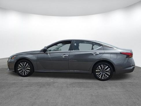 Used 2025 Nissan Altima 2.5 SV FWD image 5