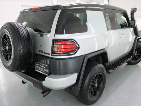 Used 2008 Toyota FJ Cruiser 2WD image 28