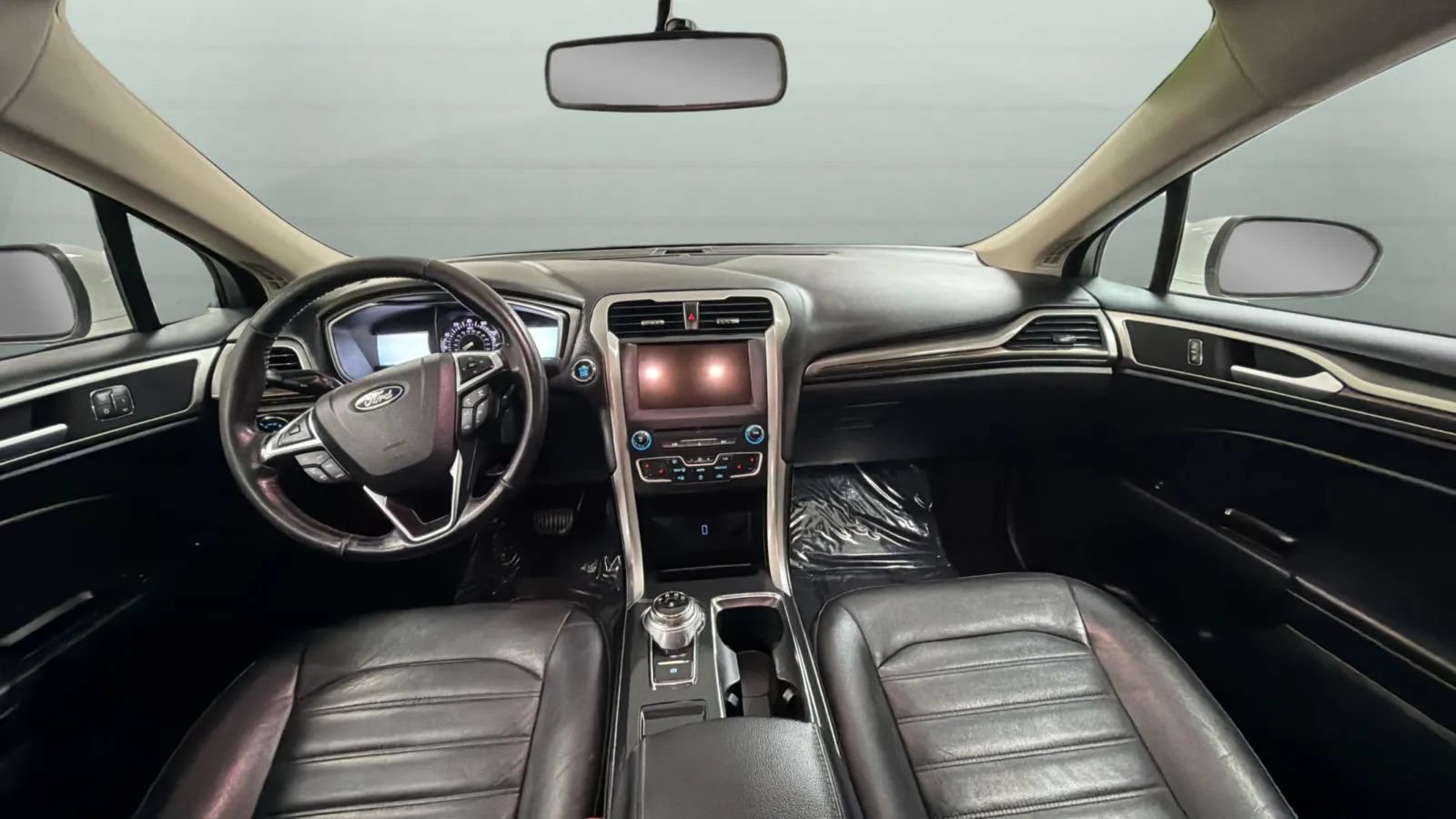 Used 2018 Ford Fusion SE w/ Fusion SE Technology Package FWD image 9