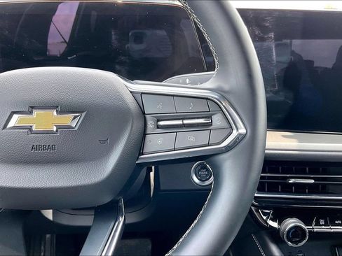 Used 2024 Chevrolet Traverse LT FWD image 11