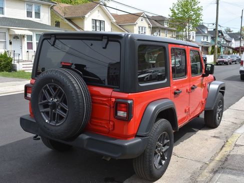 Used 2025 Jeep Wrangler Unlimited Sport AWD/4WD image 6