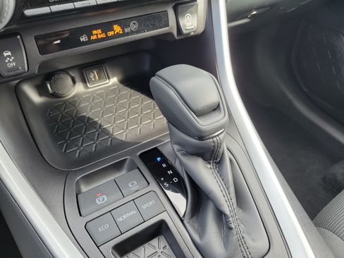 Certified 2025 Toyota RAV4 LE FWD image 29