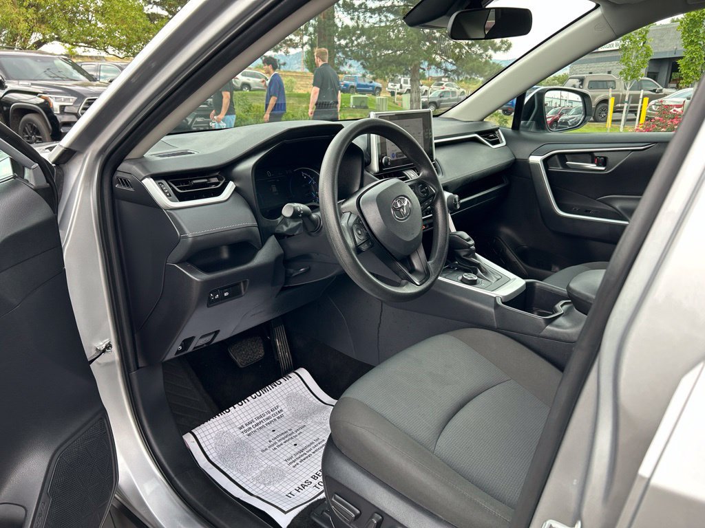 Used 2025 Toyota RAV4 XLE AWD/4WD image 22