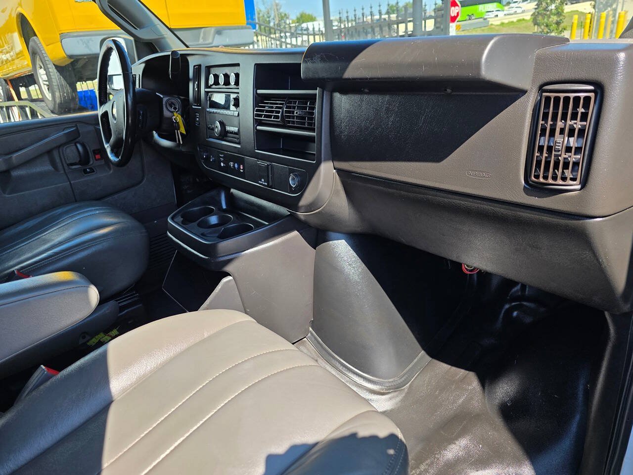 Used 2022 Chevrolet Express 3500 LS RWD image 17