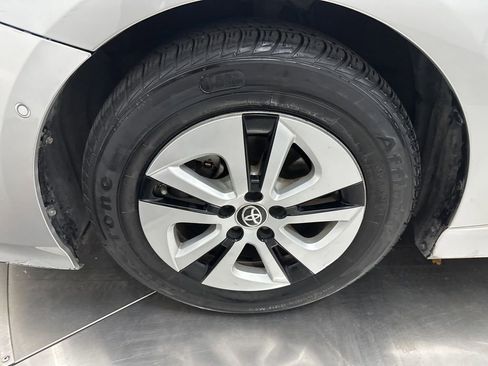 Used 2017 Toyota Prius Four w/ Advanced Technology Package FWD image 28