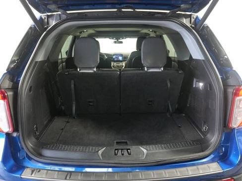 Used 2021 Ford Explorer XLT w/ Equipment Group 202A AWD/4WD image 31