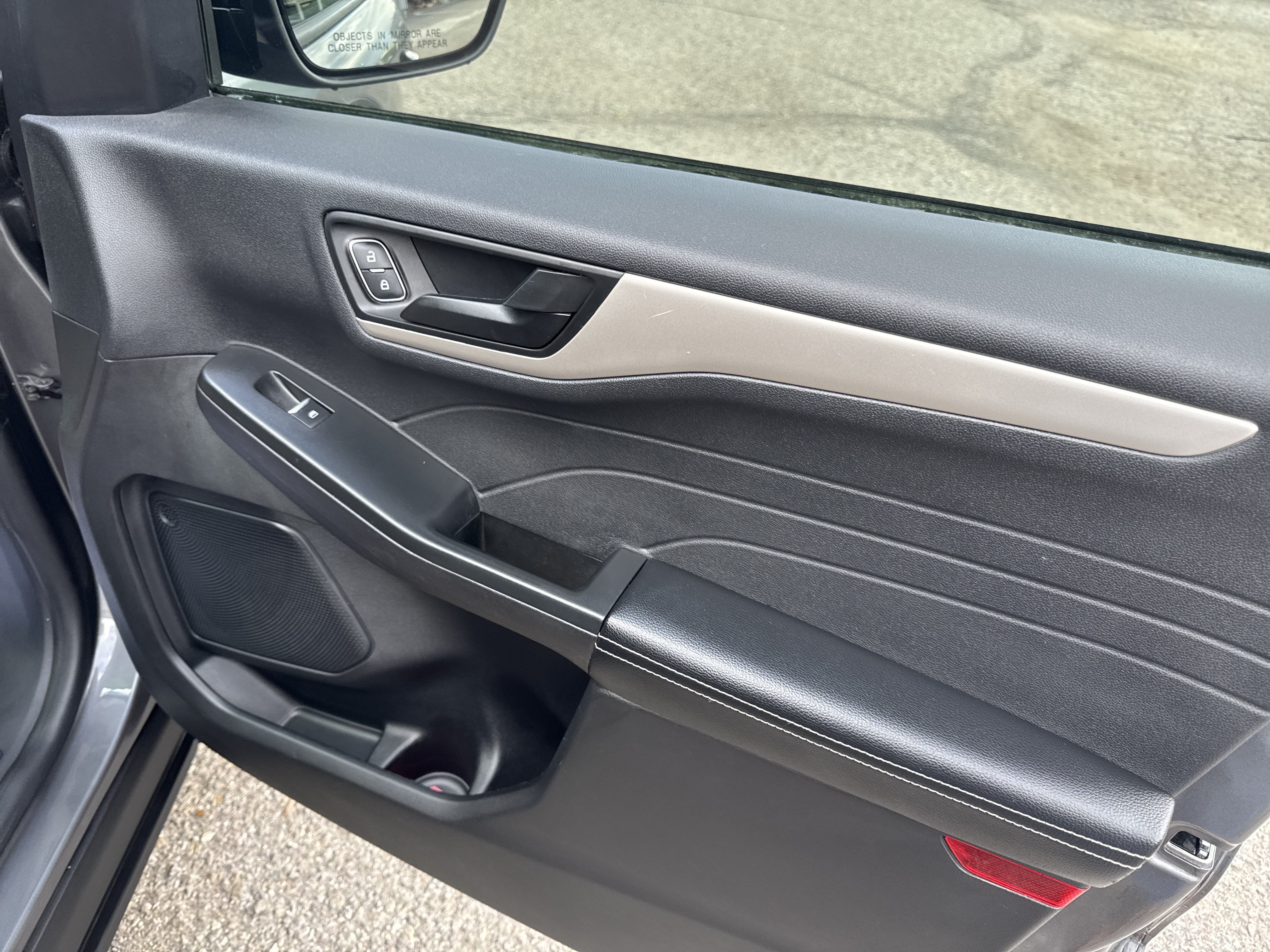 Used 2022 Ford Escape SE w/ SE Sport Appearance Package FWD image 16