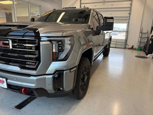 Used 2025 GMC Sierra 2500 AT4 w/ AT4 Premium Plus Package AWD/4WD image 6