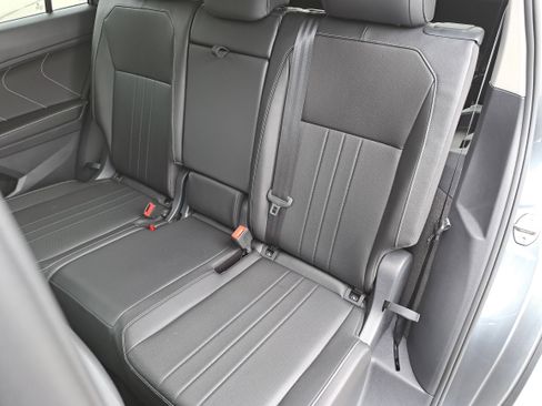 Certified 2023 Volkswagen Tiguan SE w/ Panoramic Sunroof Package image 14