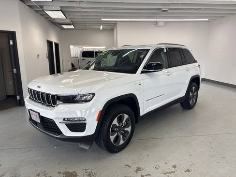 Used 2022 Jeep Grand Cherokee Limited 4xe AWD/4WD image 3