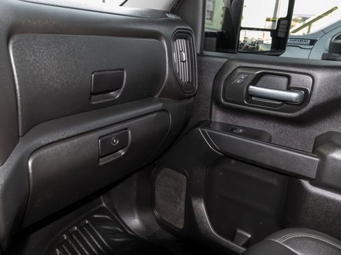 Used 2020 GMC Sierra 3500 4x4 Crew Cab w/ Gooseneck/5TH Wheel Package image 24