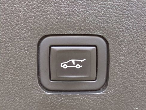 Used 2020 Chevrolet Traverse Premier w/ Redline Edition image 14