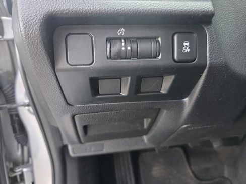 Used 2015 Subaru Crosstrek 2.0i Premium image 18