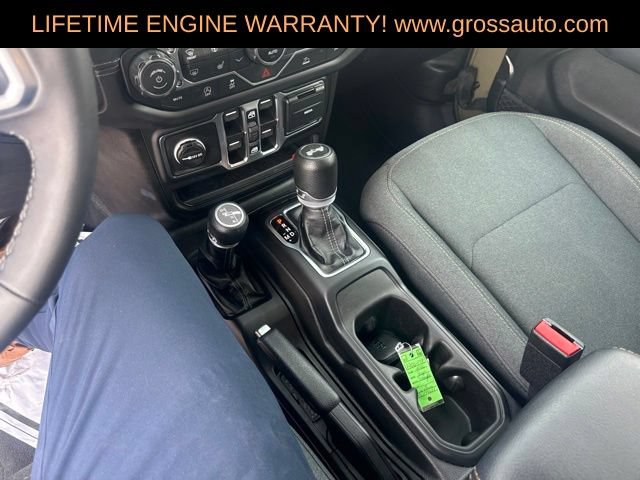 Used 2026 Jeep Wrangler Unlimited Sahara AWD/4WD image 23