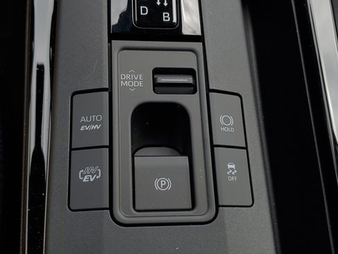 New 2026 Toyota Prius Plug-In Hybrid FWD image 25