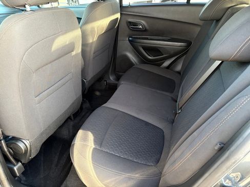 Used 2022 Chevrolet Trax LS w/ Tint and Cruise Package image 29