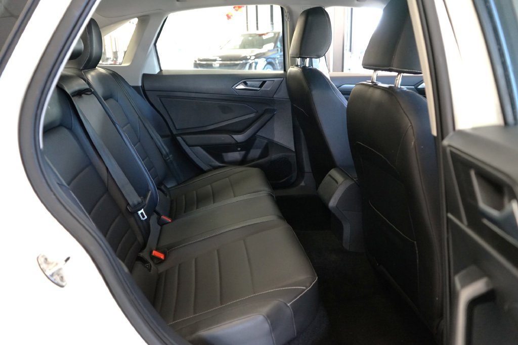 Used 2023 Volkswagen Jetta SE FWD image 11