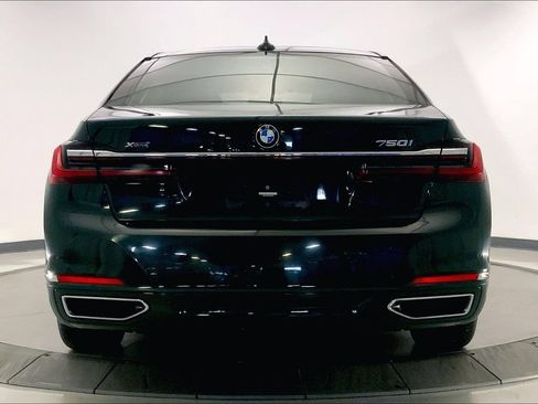 Used 2022 BMW 750i xDrive w/ Luxury Rear Seating Package AWD/4WD image 3