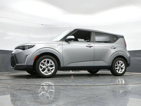Used 2025 Kia Soul LX w/ LX Technology Package FWD image 44