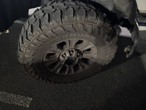 Used 2012 Ford F250 Lariat w/ Lariat Interior Pkg image 19