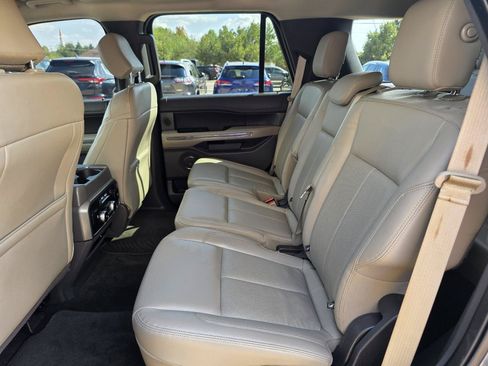 Used 2019 Ford Expedition XLT w/ Equipment Group 202A AWD/4WD image 26