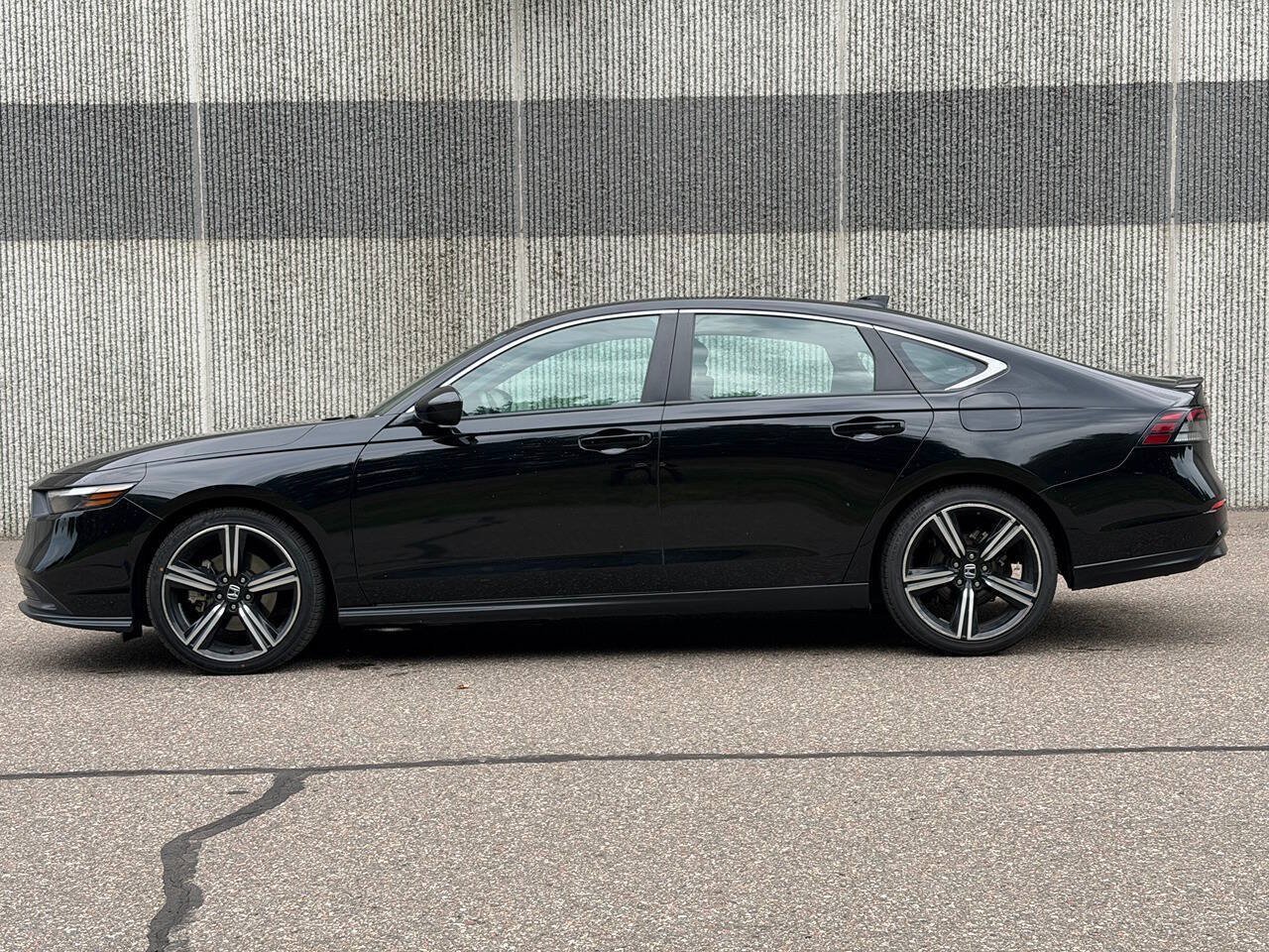 Used 2024 Honda Accord Sport image 2