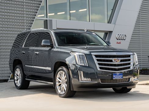 Used 2020 Cadillac Escalade Luxury image 1