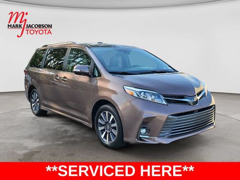 Used 2020 Toyota Sienna Limited AWD/4WD image 4