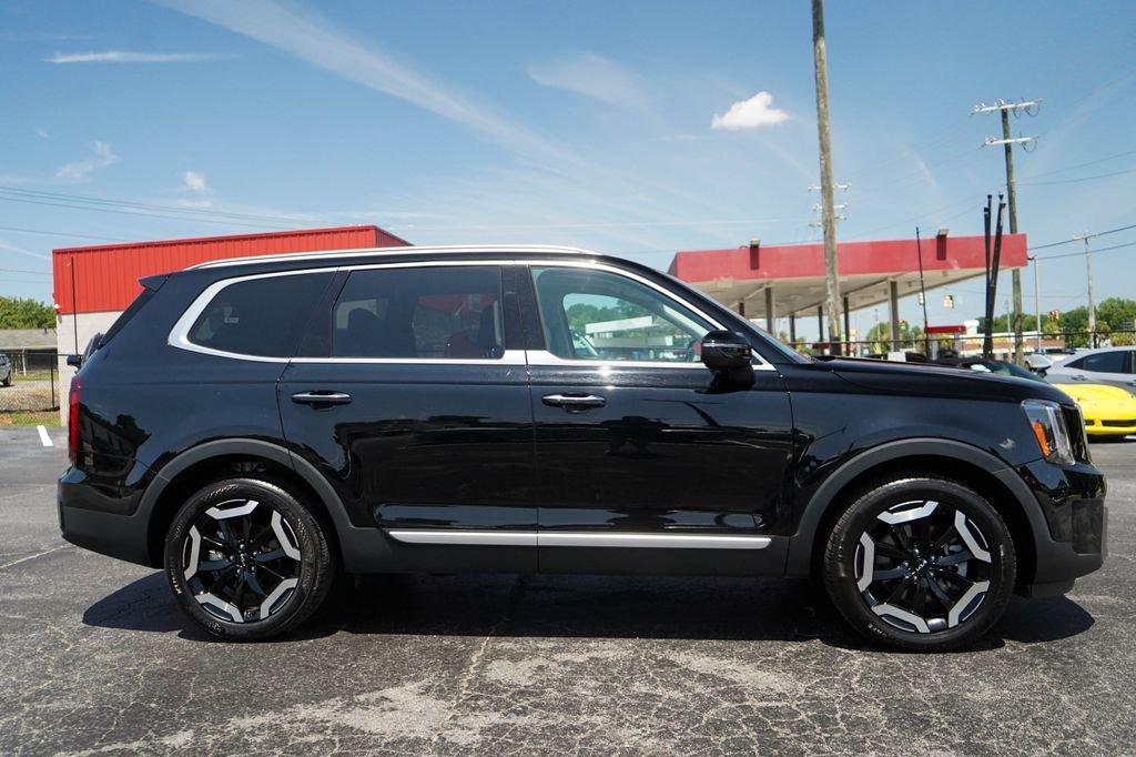 Used 2025 Kia Telluride S FWD image 2