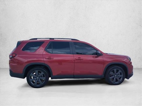 Used 2024 Honda Pilot Sport image 4