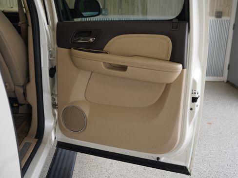 Used 2012 GMC Yukon XL Denali image 33