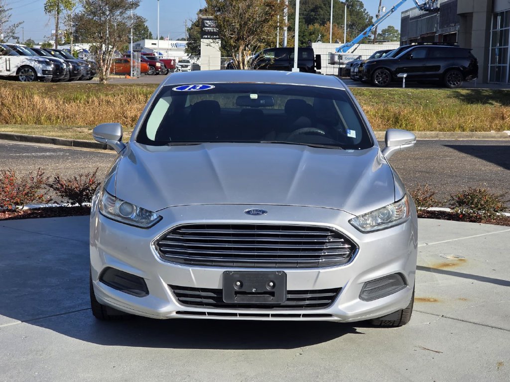 Used 2013 Ford Fusion SE FWD image 2