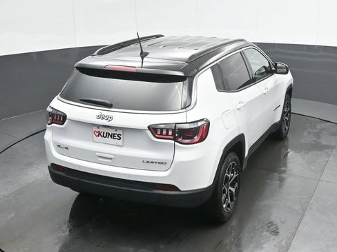 Used 2025 Jeep Compass Limited image 27