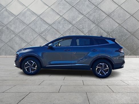 Used 2023 Kia Sportage LX image 4