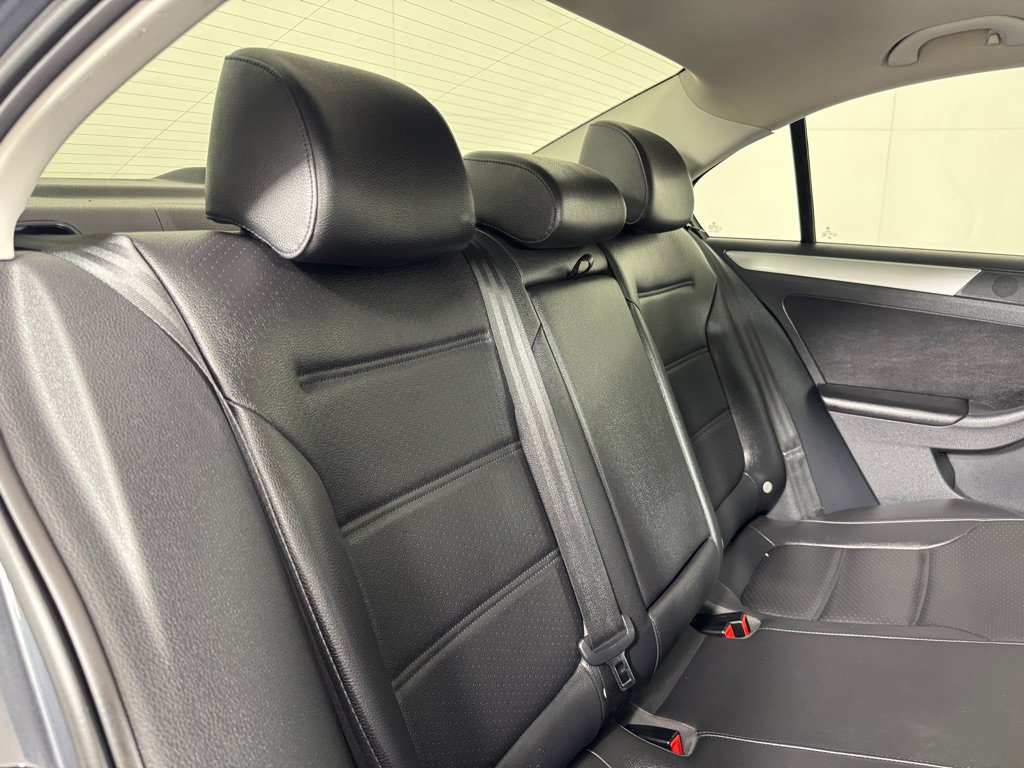 Used 2013 Volkswagen Jetta SE FWD image 21